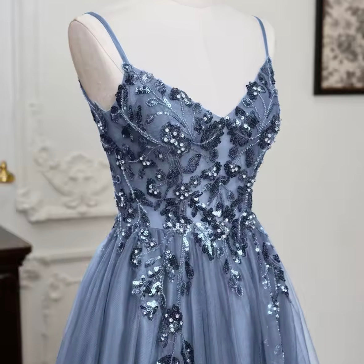 Robe de Soirée Longue Glamour – Robe de Luxe de la boutique Lovea Paris