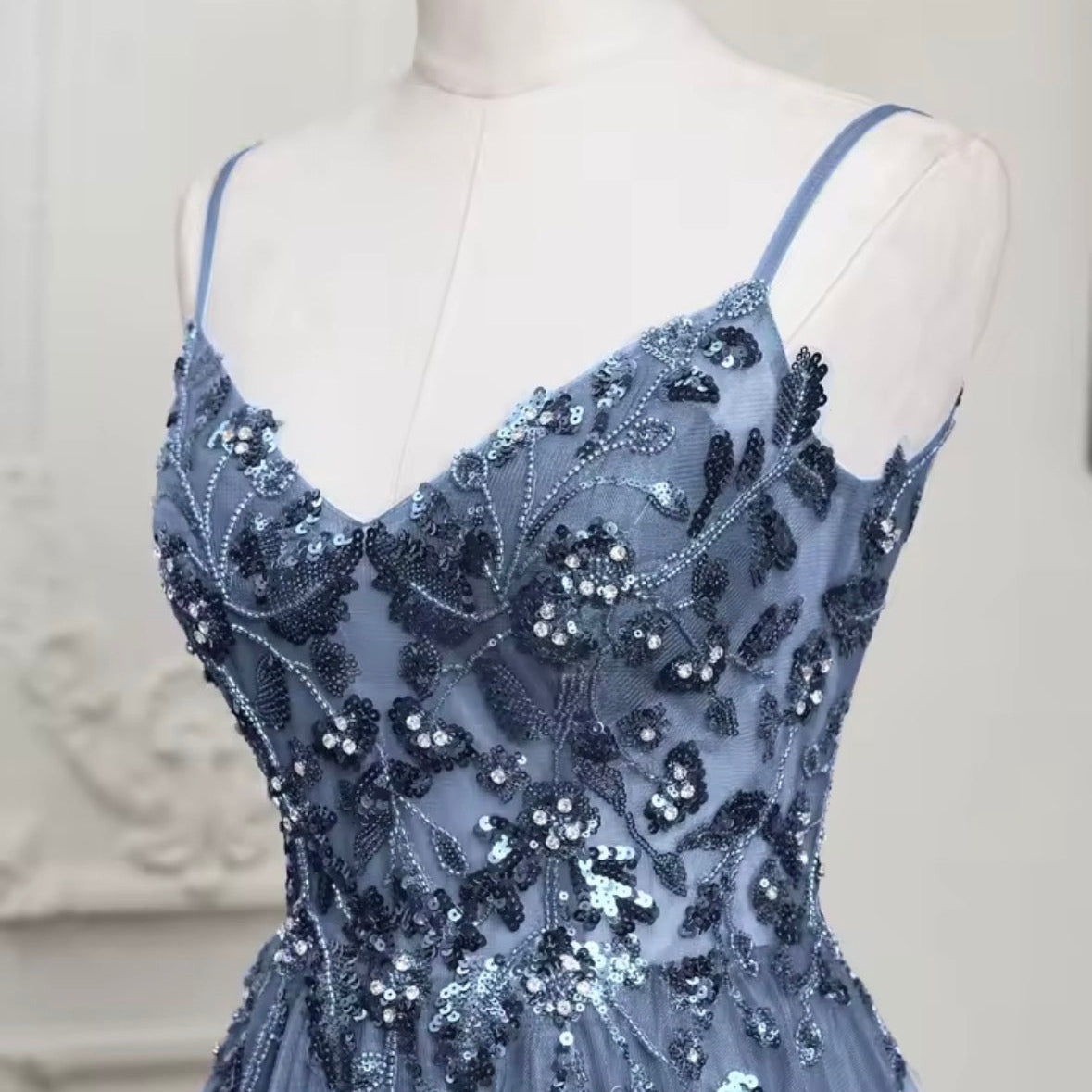 Robe de Soirée Longue Glamour – Robe de Luxe de la boutique Lovea Paris