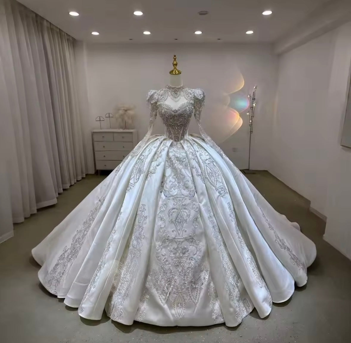 Robe de mariée 2-en-1 satin convertible sur mesure – Robe de Luxe de la boutique Lovea Paris