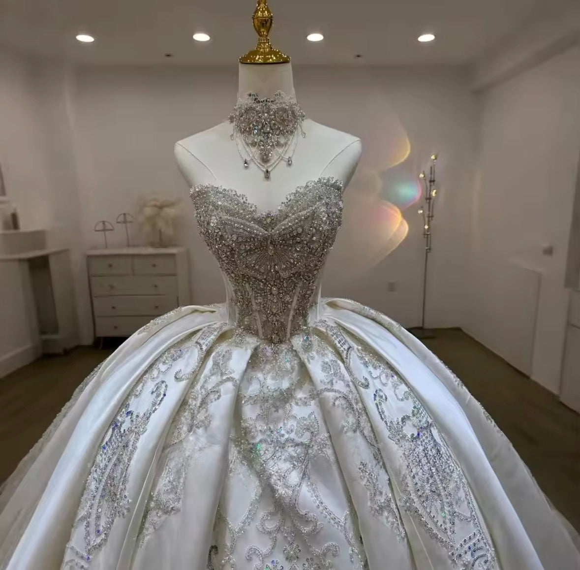 Robe de mariée 2-en-1 satin convertible sur mesure – Robe de Luxe de la boutique Lovea Paris