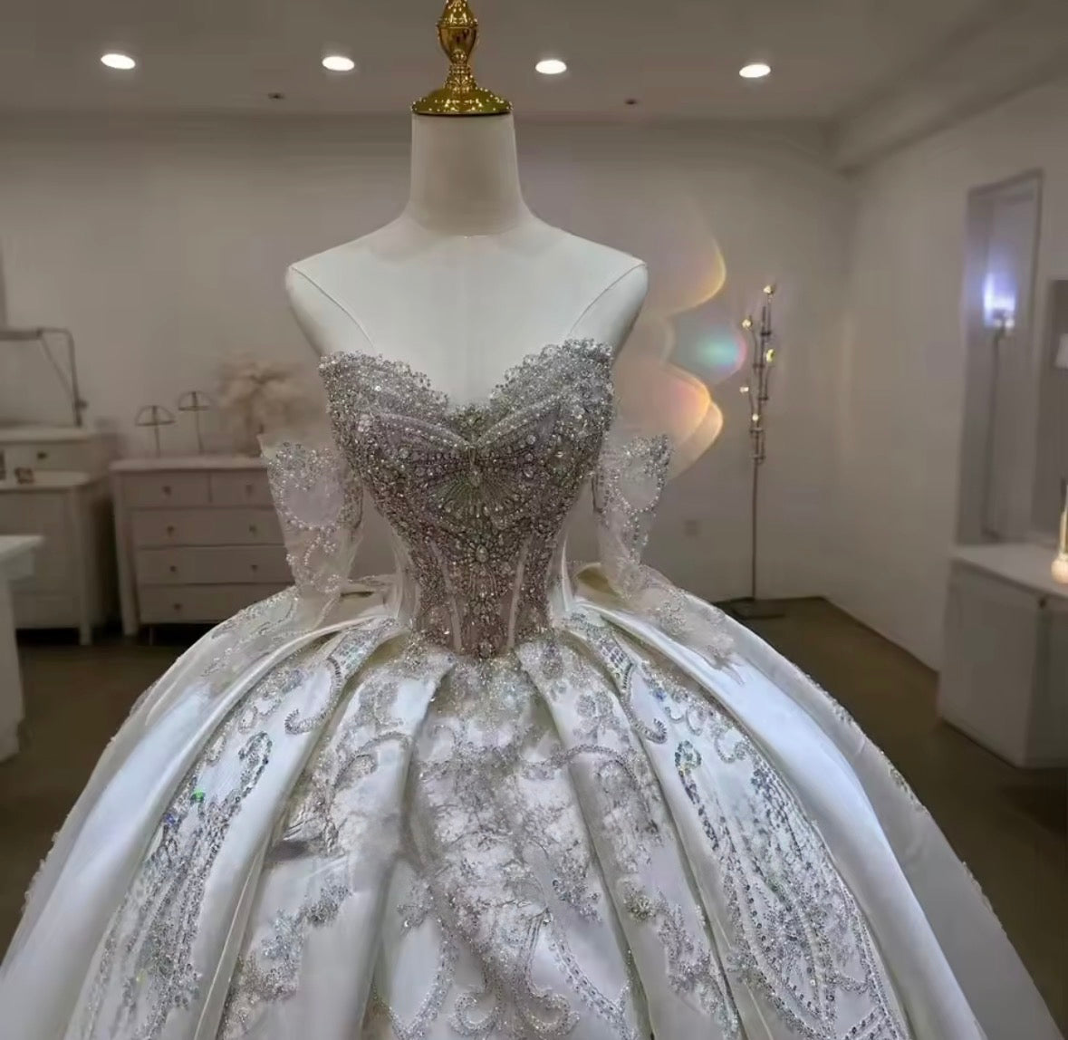 Robe de mariée 2-en-1 satin convertible sur mesure – Robe de Luxe de la boutique Lovea Paris